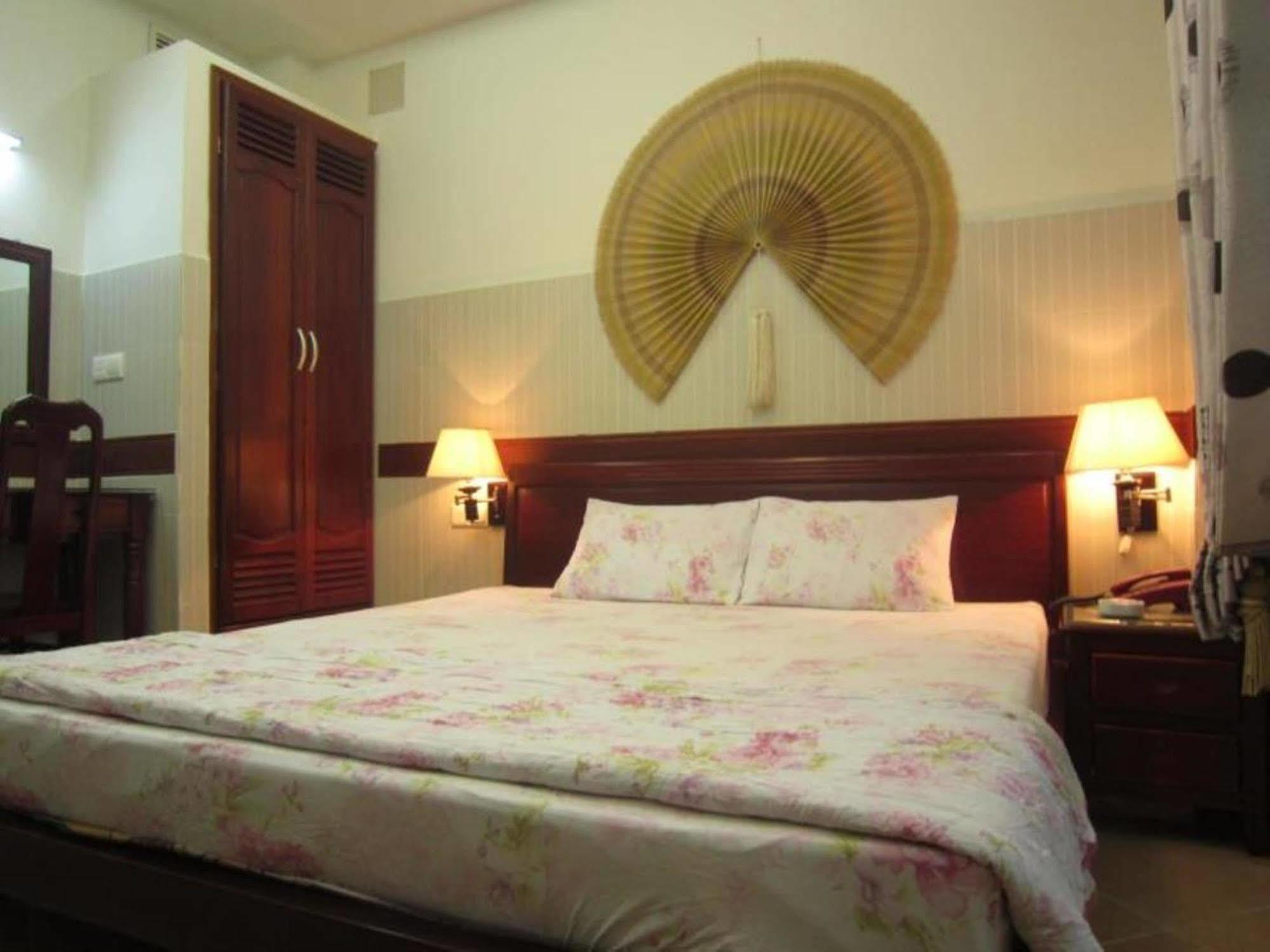 Hoang Thanh Thuy Airport Hotel 1 - Gan Am Thuc Dem Cho Hoang Hoa Tham Хошимін Екстер'єр фото
