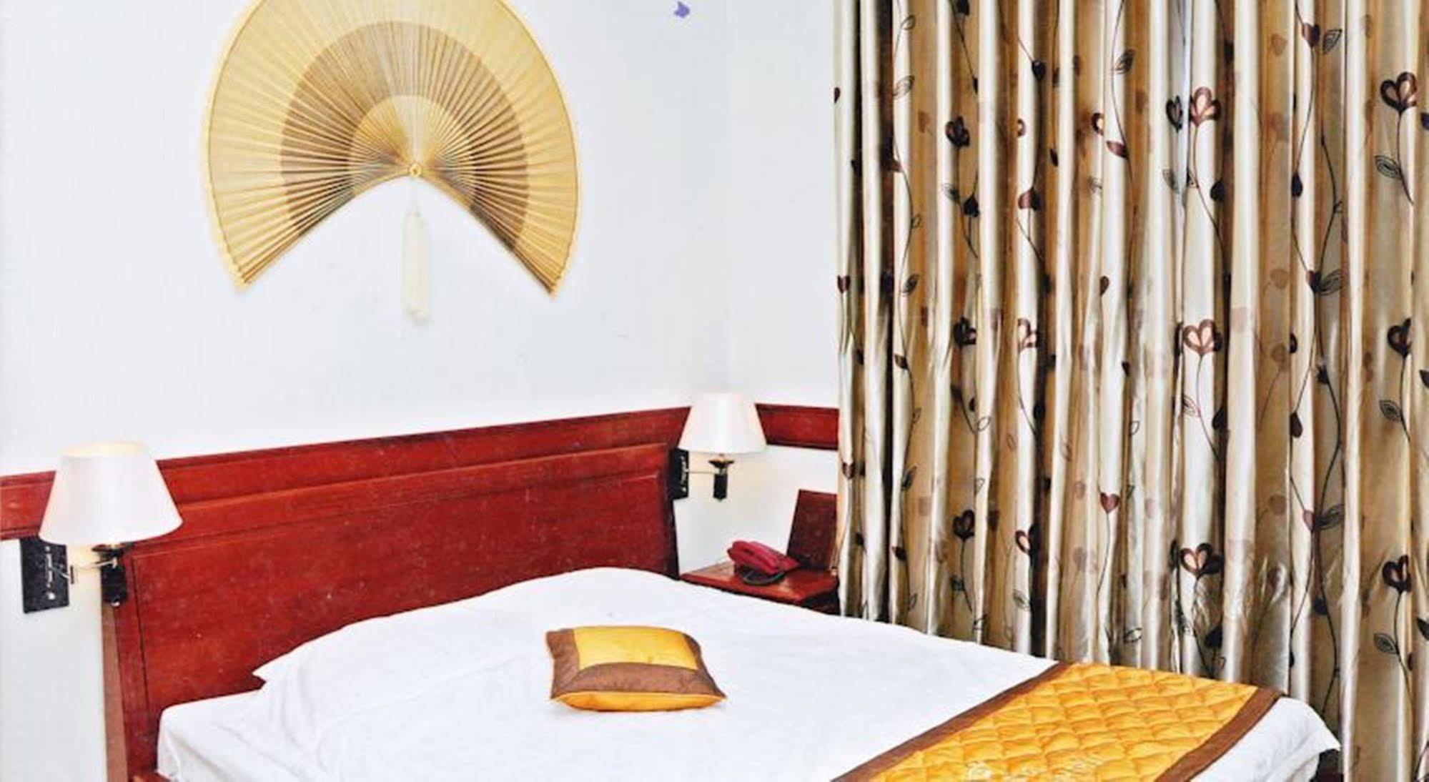 Hoang Thanh Thuy Airport Hotel 1 - Gan Am Thuc Dem Cho Hoang Hoa Tham Хошимін Екстер'єр фото