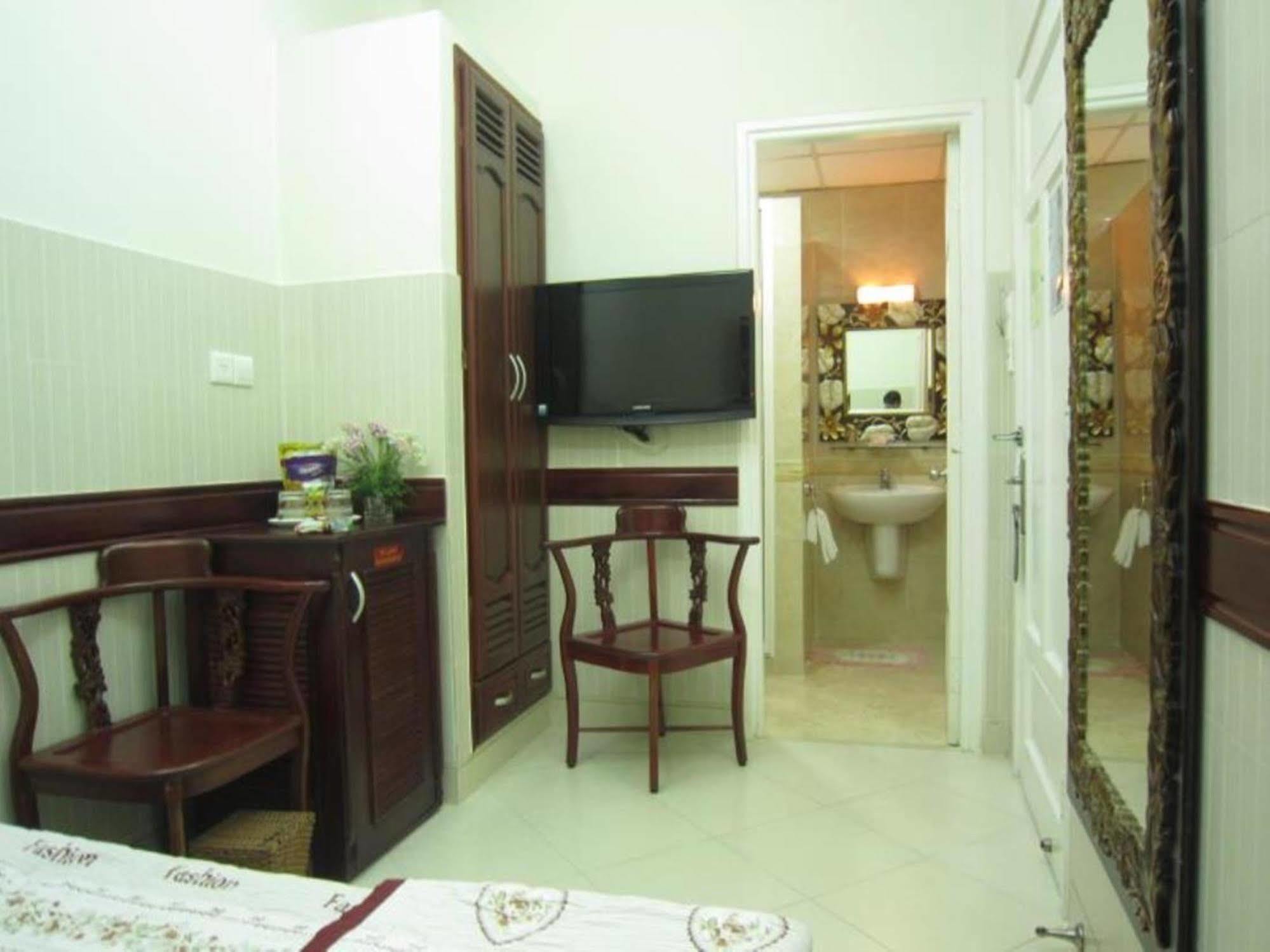 Hoang Thanh Thuy Airport Hotel 1 - Gan Am Thuc Dem Cho Hoang Hoa Tham Хошимін Екстер'єр фото