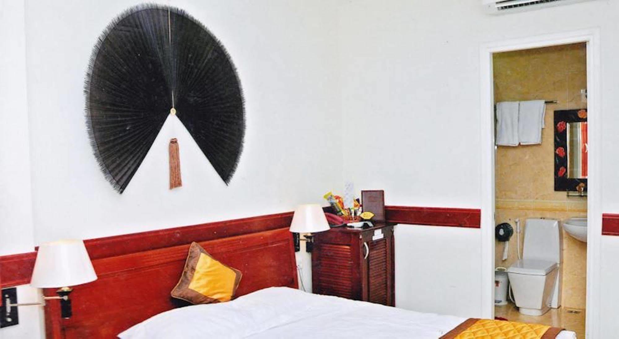 Hoang Thanh Thuy Airport Hotel 1 - Gan Am Thuc Dem Cho Hoang Hoa Tham Хошимін Екстер'єр фото