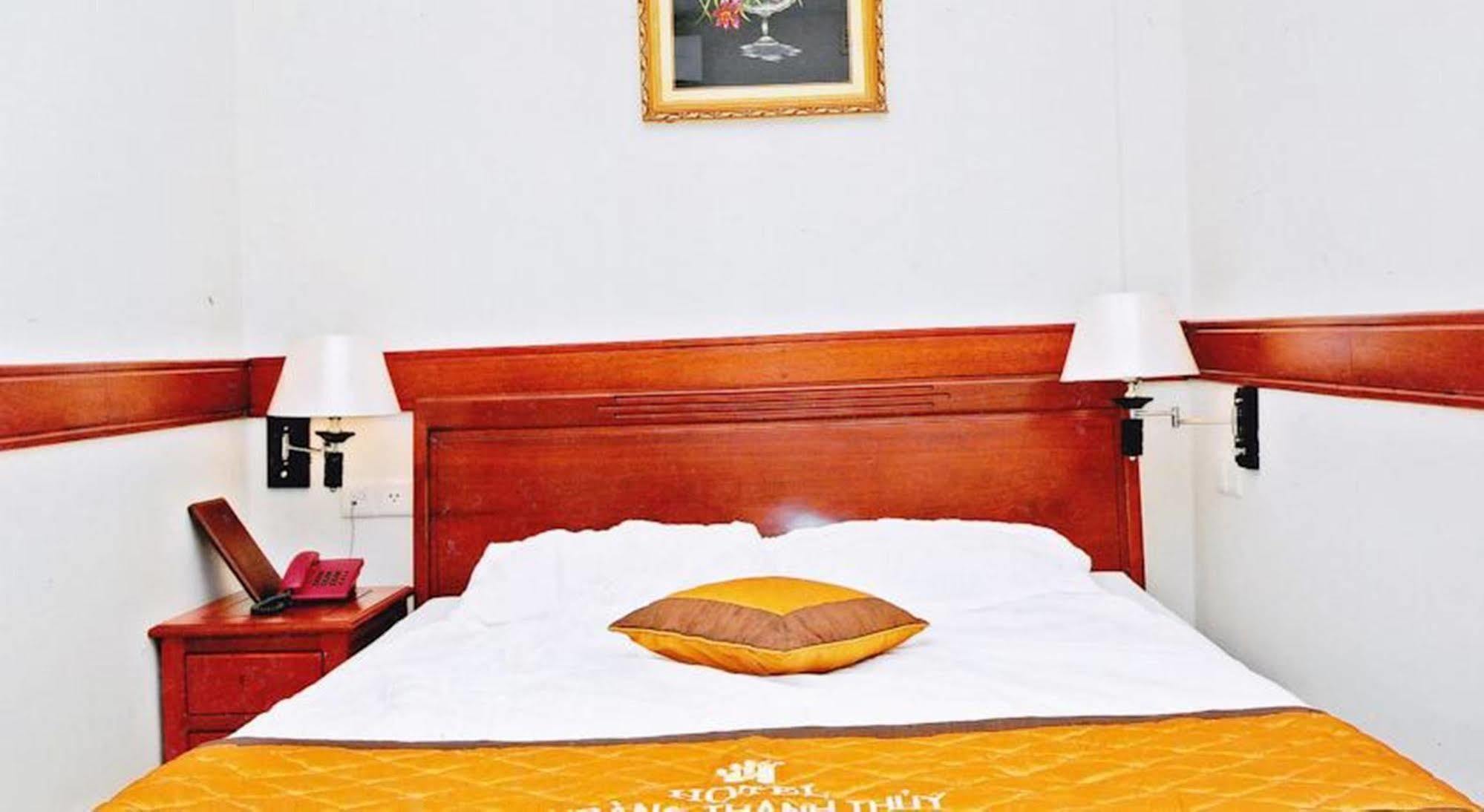 Hoang Thanh Thuy Airport Hotel 1 - Gan Am Thuc Dem Cho Hoang Hoa Tham Хошимін Екстер'єр фото